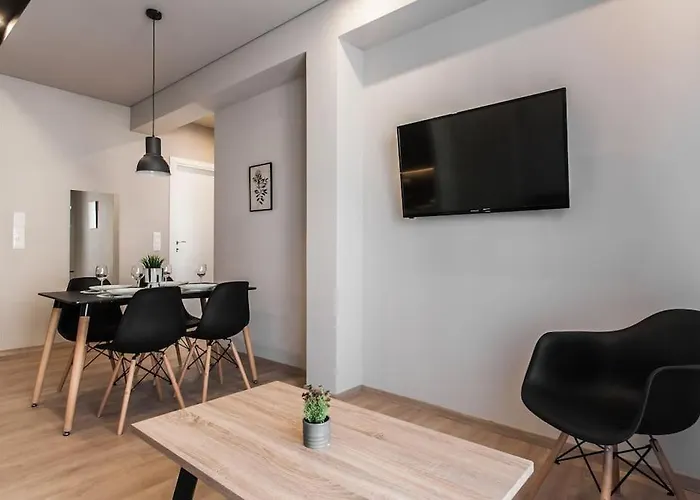 Piraeus Deluxe 2Bdr Apt - Near Metro And Port