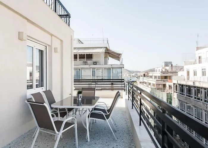 Piraeus Deluxe 2Bdr Apt - Near Metro And Port