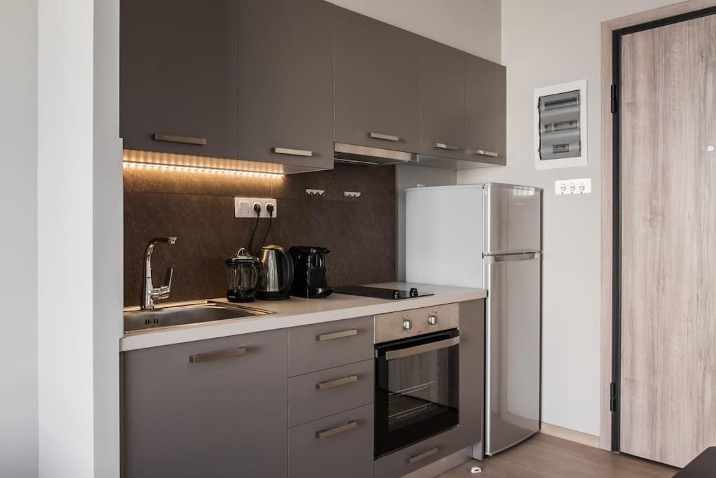 Deluxe 2bdr - Near Metro And Port