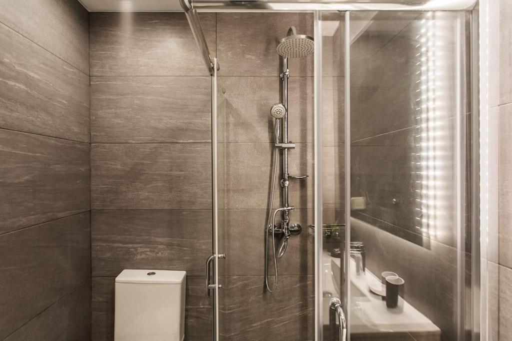 Deluxe 2bdr - Near Metro And Port * Pireu