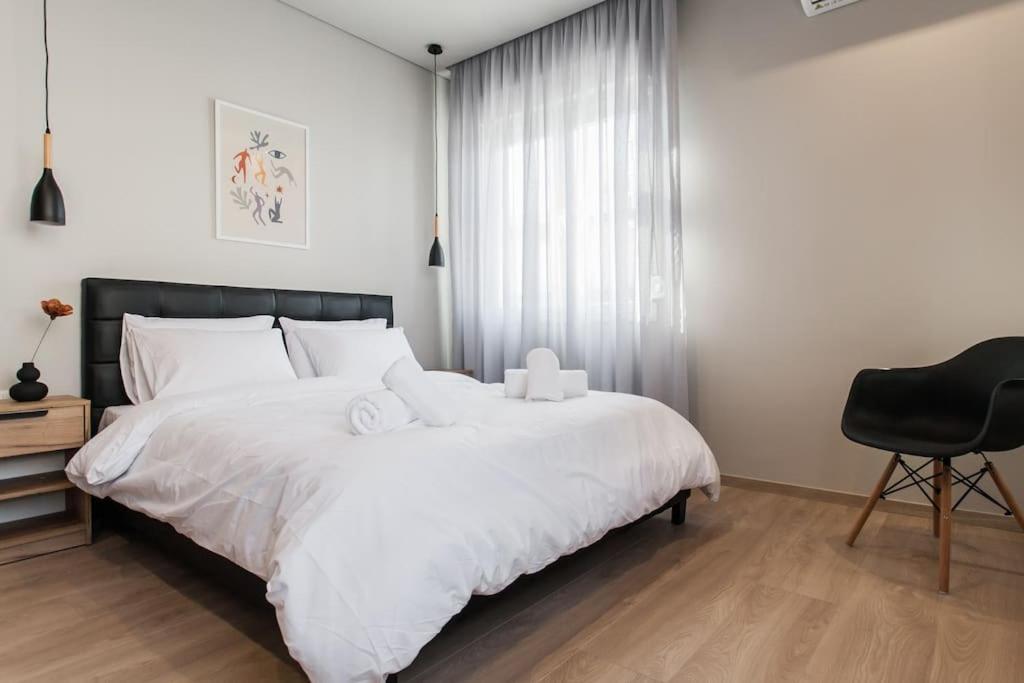 Deluxe 2bdr - Near Metro And Port Pireu